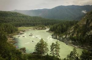 De rivier Katoen in Chemal