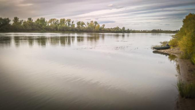 De rivier Tsjoelym