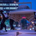 Deze aliens met een ufo zijn sabelmarters van het stadswapen