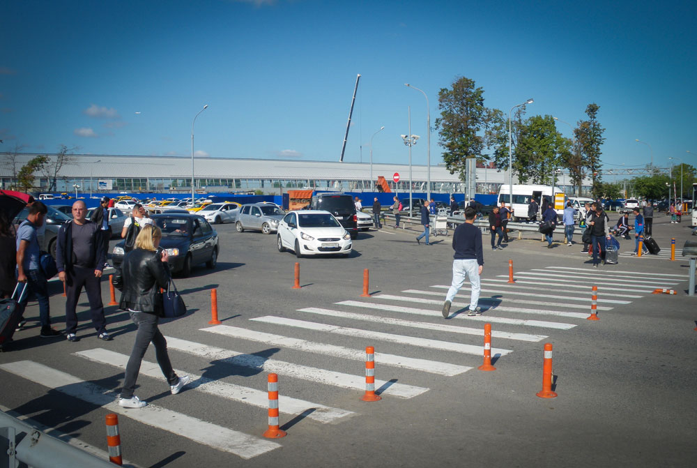 Kiss-and-ride zone