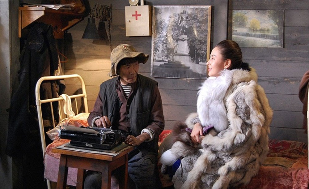 Michaïl Skrjabin en Aida Toemoetova in “Kochegar” (2010)